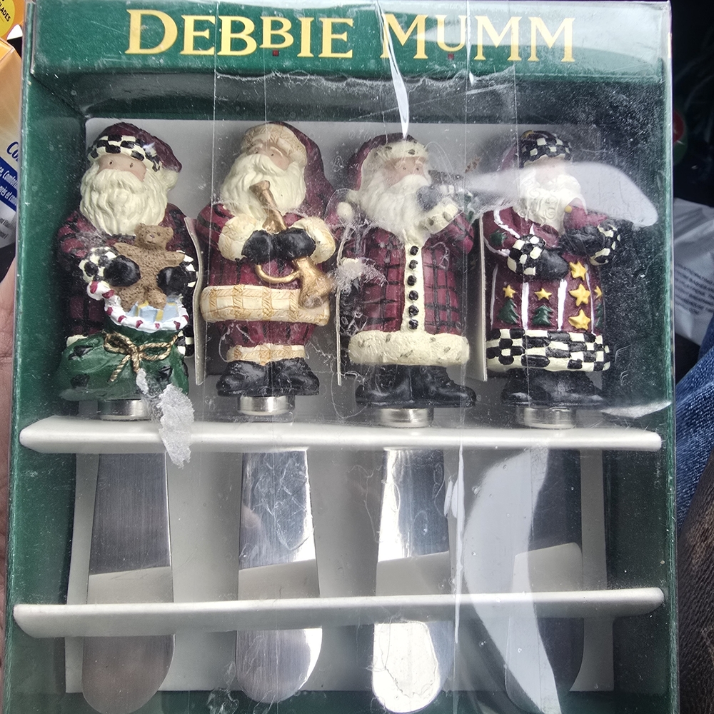 Debbie Mumm Santa Cheese Spreaders Set